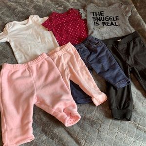 Set of onesies and pants. Good condition. 3/3-6m